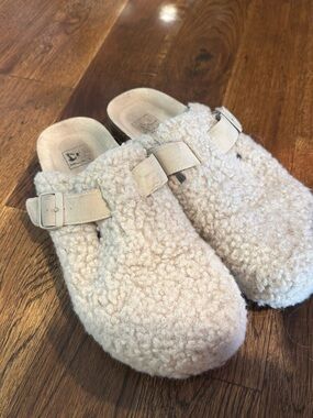 Dirty Laundry Cream Fuzzy Shearling Clog Mules